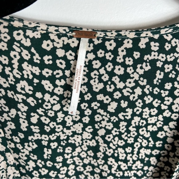 Free people dress π LIKE new!!! ππΌππΌππΌππΌππππ©·π©·π©·π©· - Picture 9 of 9